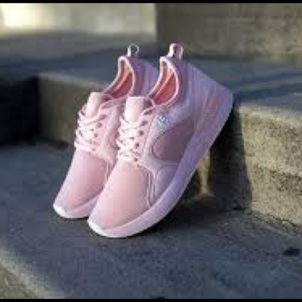Etnies pink sneakers XO coco Ho - size 7.5